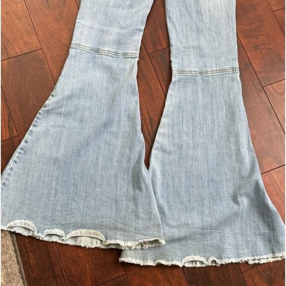 Forever 21 Mid-Rise Super Flare Jeans Size 24 - Picture 4 of 10